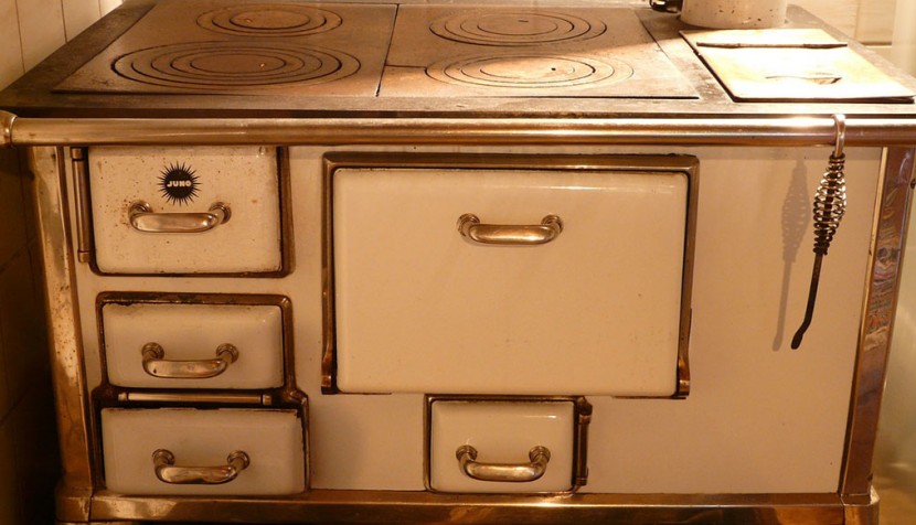 Kaminofen mit Kochplatte - altmodisch und praktisch - Kamine-und-Ofen.de